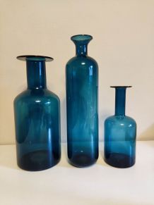  3 vases-bouteilles bleues