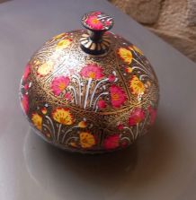 Boîte en papier mâché 