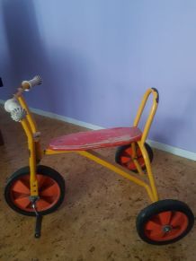 ANCIEN TRICYCLE