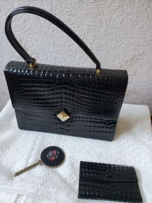 Lot - A Delvaux Brillant black croco vintage handbag, H 23 x 28,5 cm