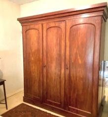 Armoire victorienne en acajou, penderie et étagères