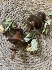 2 toupies en bois tourné ( bobèches) années 30.