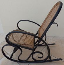Rocking-chair  fauteuil canné à bascule de couleur noir