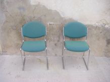 Paire de chaises empilables vintage
