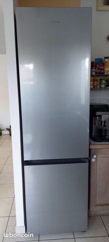 Grand réfrigérateur congélateur bas SAMSUNG ref RB3ET602DSA