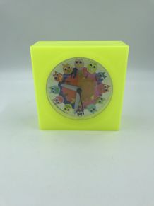 Horloge jaune design 