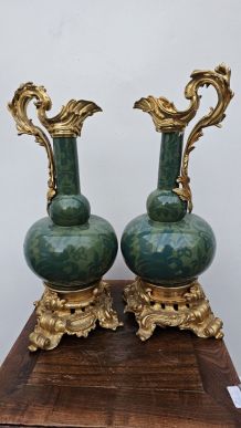 Paire de vases en porcelaine d'exportation chinoise de style