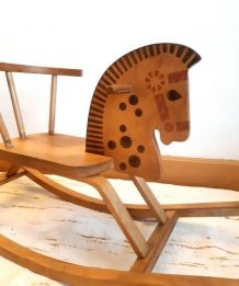 Cheval à bascule vintage en bois