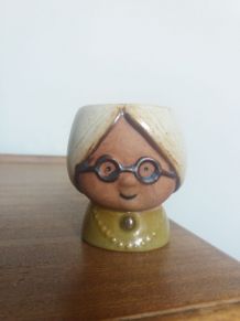 Coquetier anthropomorphe grand-mère