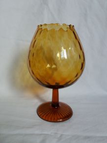Coupe en verre ou cristal ambré