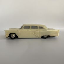 ANCIEN MODELE REDUIT VOITURE  “TCHAÏKA” EN BAKELITE CCCP COL