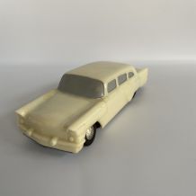 ANCIEN MODELE REDUIT VOITURE  “TCHAÏKA” EN BAKELITE CCCP COL