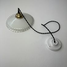 ANCIENNE SUSPENSION EN OPALINE DENTELEE 25 CM VINTAGE