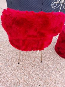 Chaise et pouf coffre moumoute rouge vintage