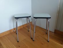 tabourets en formica vert d'eau