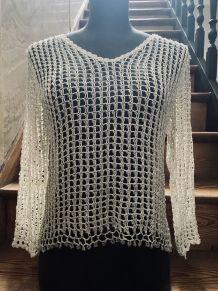 Top/pull fin en crochet et perles. 