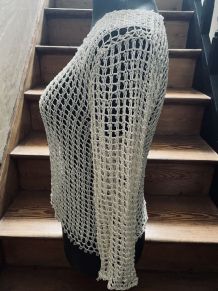 Top/pull fin en crochet et perles. 