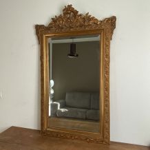 Miroir doré fin 19ème 140x88. Fronton décoré. 