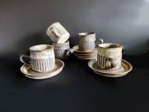 4 tasses avec sous-tasses