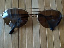 Paire de lunettes de soleil solaires Givenchy femme homme 