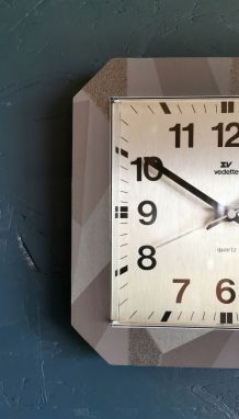 Horloge vintage pendule murale silencieuse carrée "Vedette"
