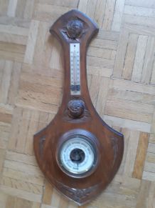 Baromètre ancien sur bois. 