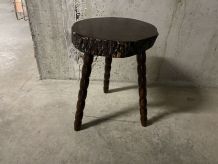 Tabouret tripode brutaliste