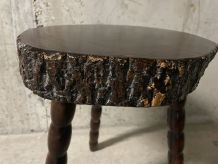 Tabouret tripode brutaliste