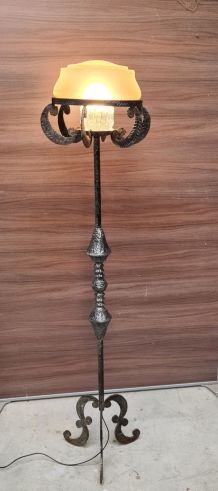 lampadaire  acier martelé et patiné ,style art deco , 160cmx