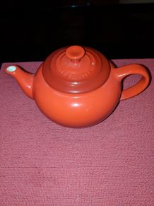 Théière neuve marque le creuset