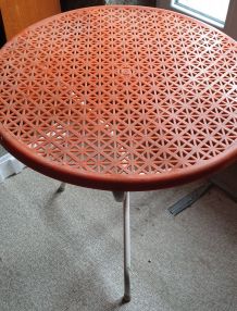 Table plastique orange
