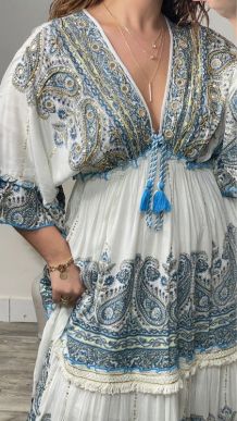 Robe maxi longue bohème hand made blanche et bleue