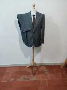Classique costume gris en laine