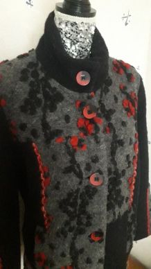 Magnifique veste chaude 80% laine bouclée et motifs T. 46/48