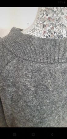 Magnifique pull court gris oversize très doux 12% de laine