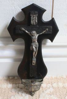 Ancien Crucifix Second Empire en bois ébonisé avec bénitier 
