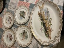 Lots  de 7 assiettes en porcelaine avec un grand plat 