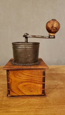 Ancien moulin à café fabrication artisanale