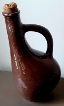 Rare et anciennce cruche pansue marron foncée. Cuba