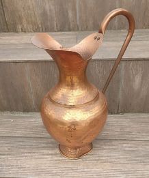 Pichet carafe broc vase en cuivre ancien