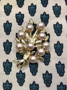 Broche vintage feuille et perles nacrées 