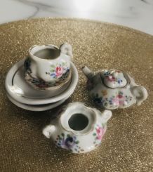 Dinette porcelaine fleurie vintage
