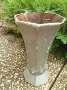 vase en métal type fonte , vintage