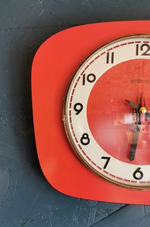 Horloge formica vintage pendule silencieuse Manufrance rouge