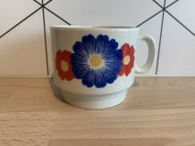 Charmante tasse à thé en porcelaine