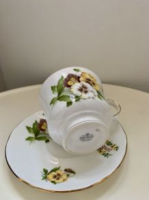 Tasse en porcelaine anglaise