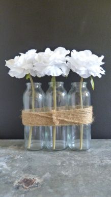 Vase 3 bouteilles et fleurs blanches