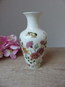Vintage petit vase en porcelaine Zsolnay décor à fleurs et p