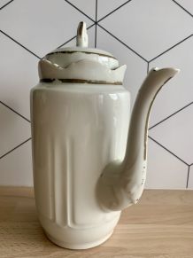 Cafetière en porcelaine début XXème