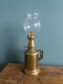 Lampe feutrée à essence Olympe type Pigeon
